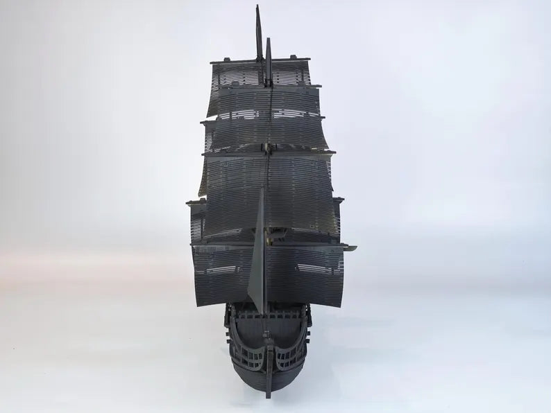 Maqueta de barco de vela cortada con láser