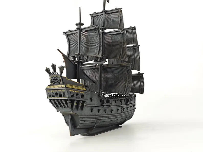 Maqueta de barco de vela cortada con láser