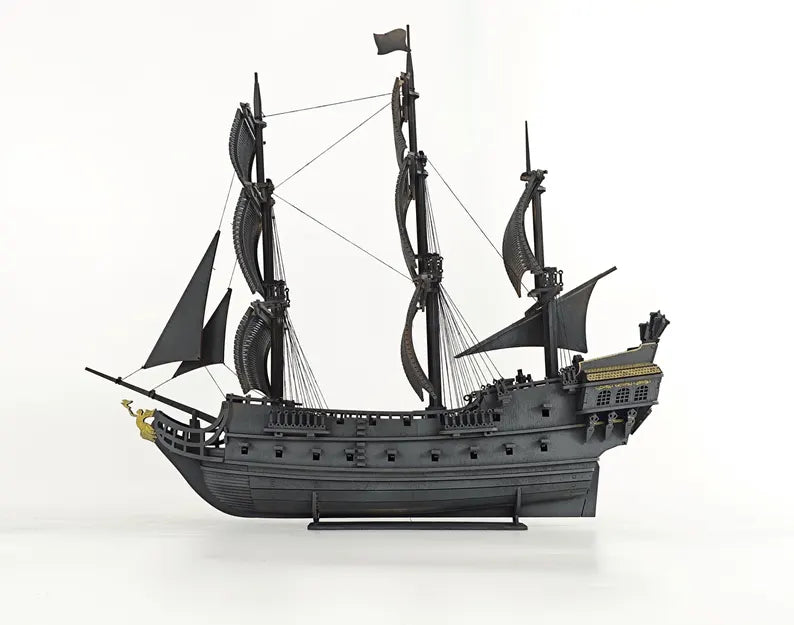 Maqueta de barco de vela cortada con láser